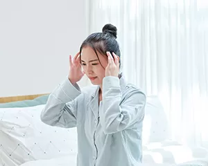 頭が痛い女性